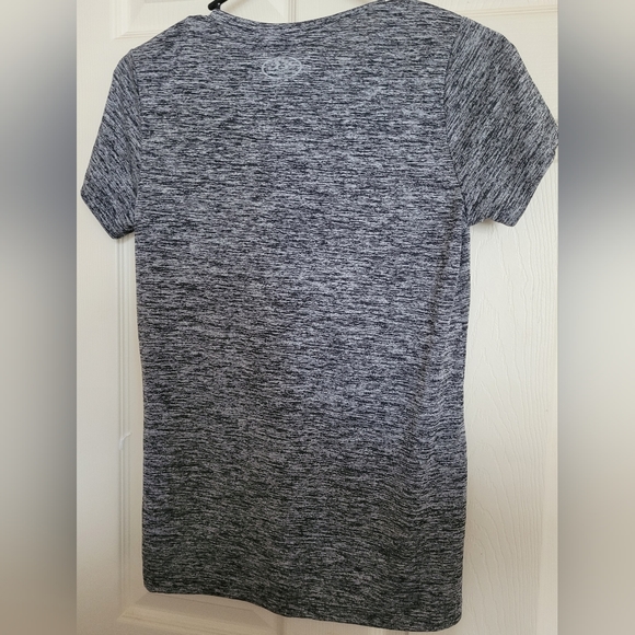 Ladies Under Armour Shirt - small - Picture 3 of 4